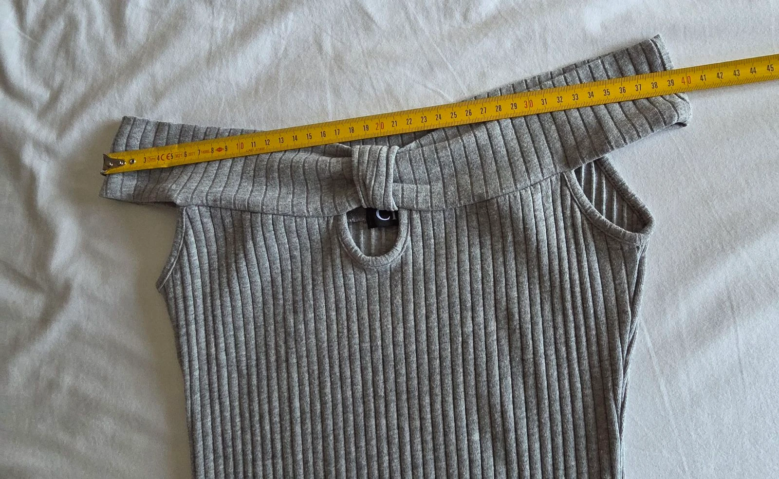 Vestido ajustado gris de punto CH Fashion talla S 36 con hombros descubiertos – photo 8